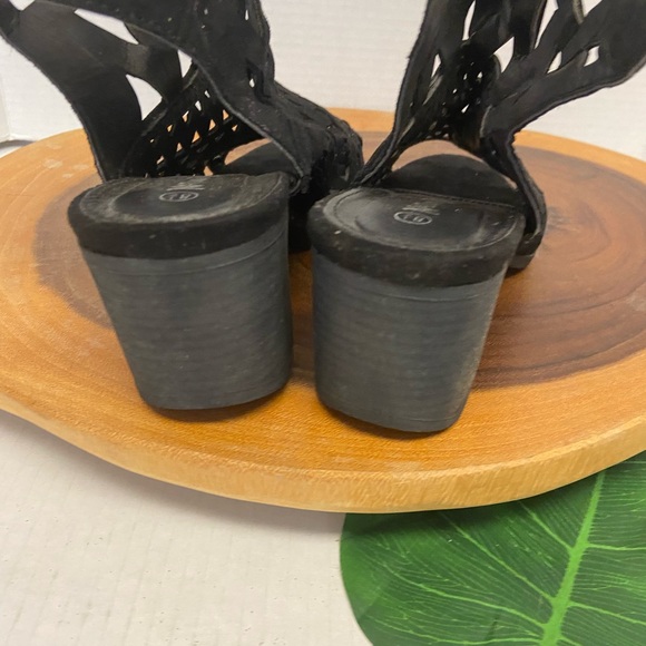 Nature Breeze Stenciled Cut Out Peep Toe Booties - Picture 7 of 11